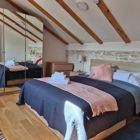 Akvamarin Stone House Holiday home Medulin